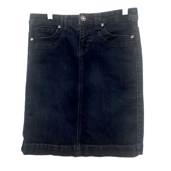 Style & co. Dark wash denim skirt embellishments on the buttons size 6 see pics​ - Picture 1 of 10